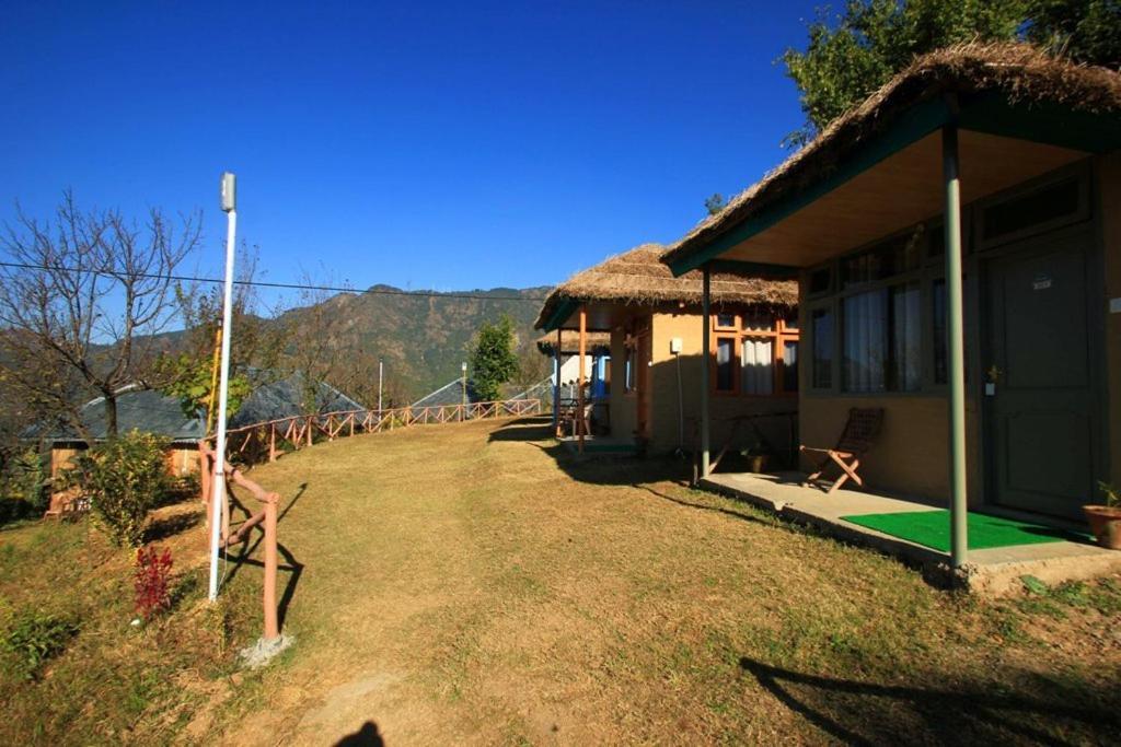 Oyo 43476 Vatika Resort Simlá Szoba fotó